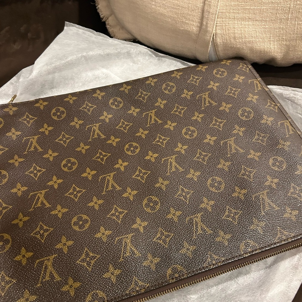 Louis Vuitton Document/laptop bag
Authentic